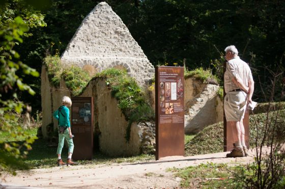 france, region haute normandie, eure, aizier, ancienne leproserie, chapelle saint thomas, sentier d'interpretation inauguré en 2014,